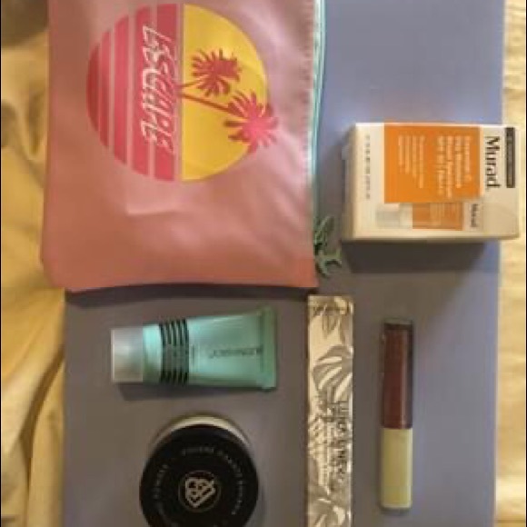 Makeup - Picture 2 of 6